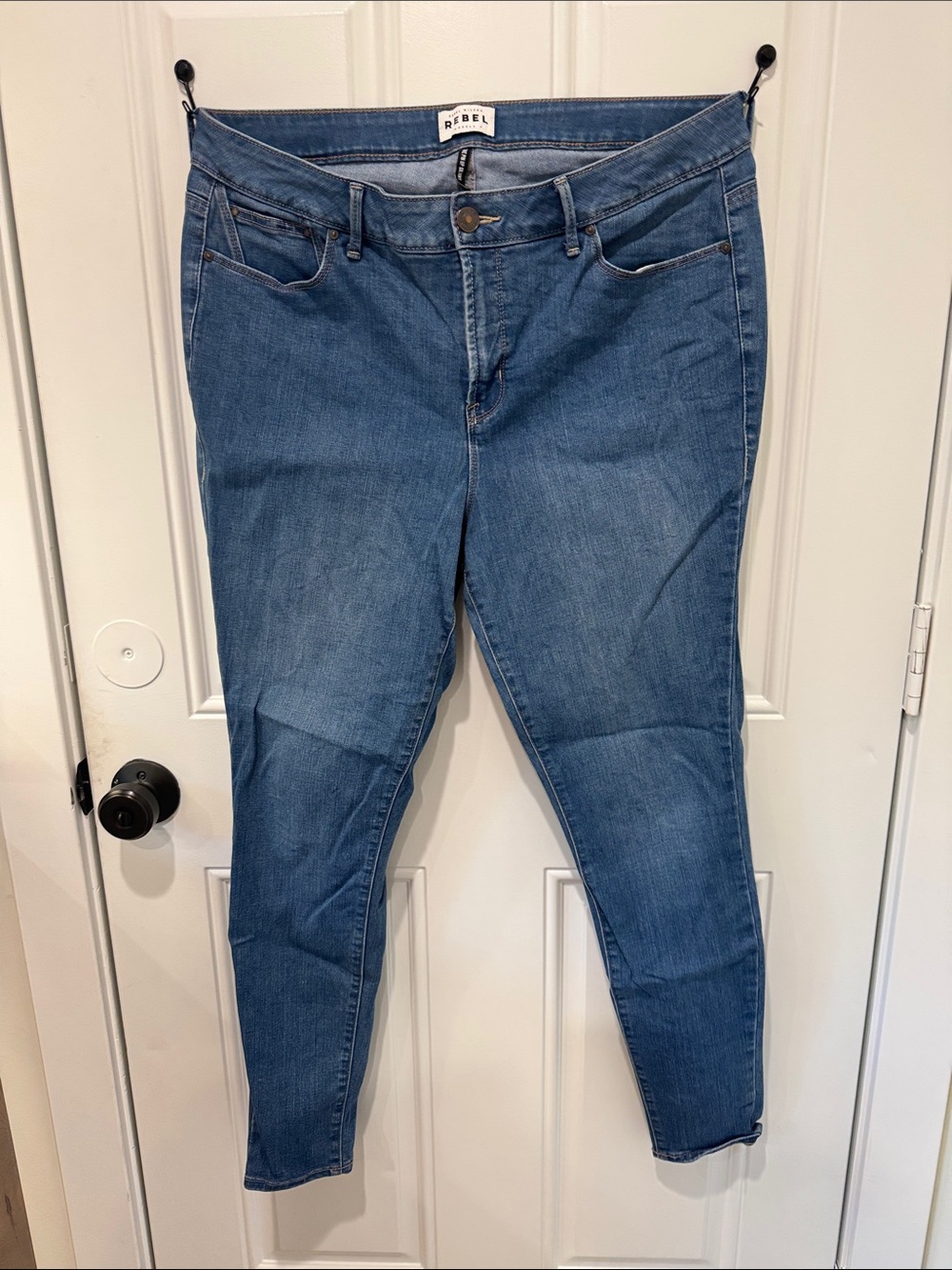 rebels Women's Blue Stretch Jeggings - Tapered Fit